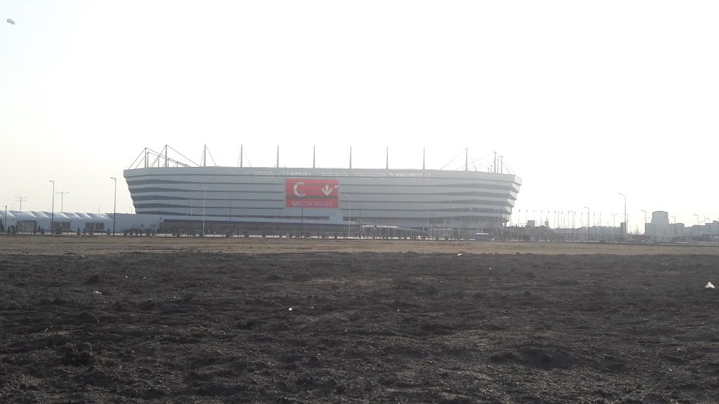 Estádio de Kaliningrado ao fundo (Foto: Fábio Aleixo)