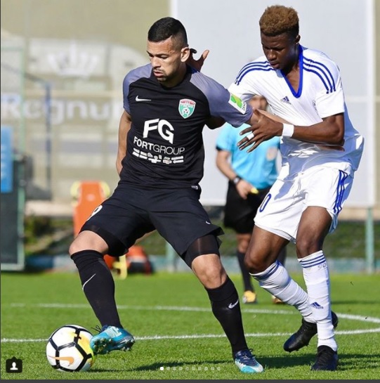 Ricardinho é atacante do Tosno (Foto: Divulgação/FC Tosno)