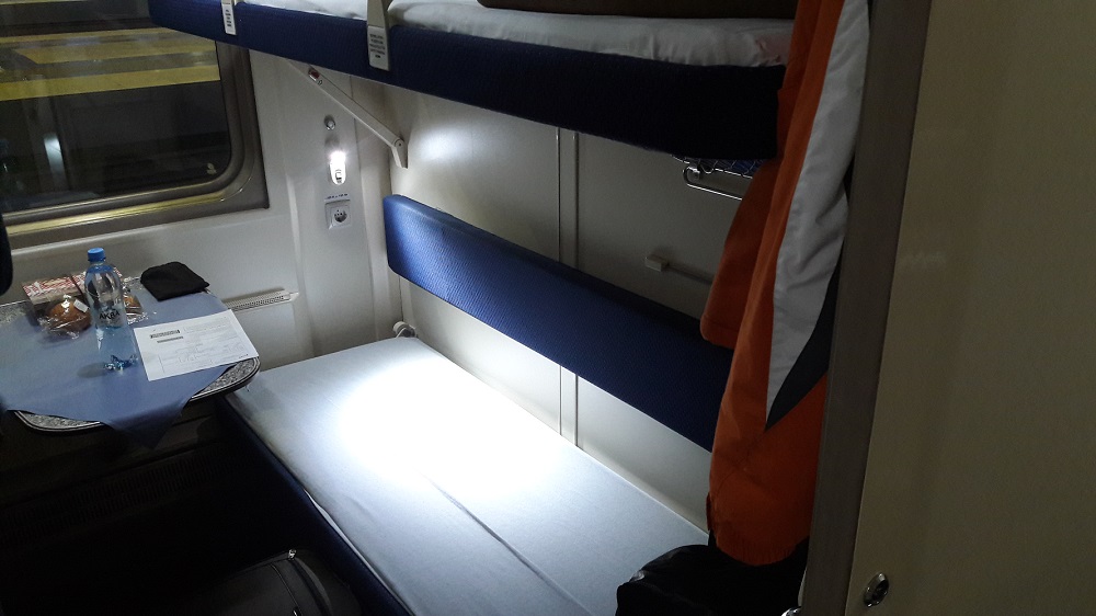 Cama em cabine quádrupla em trem russo (Foto: Fábio Aleixo)