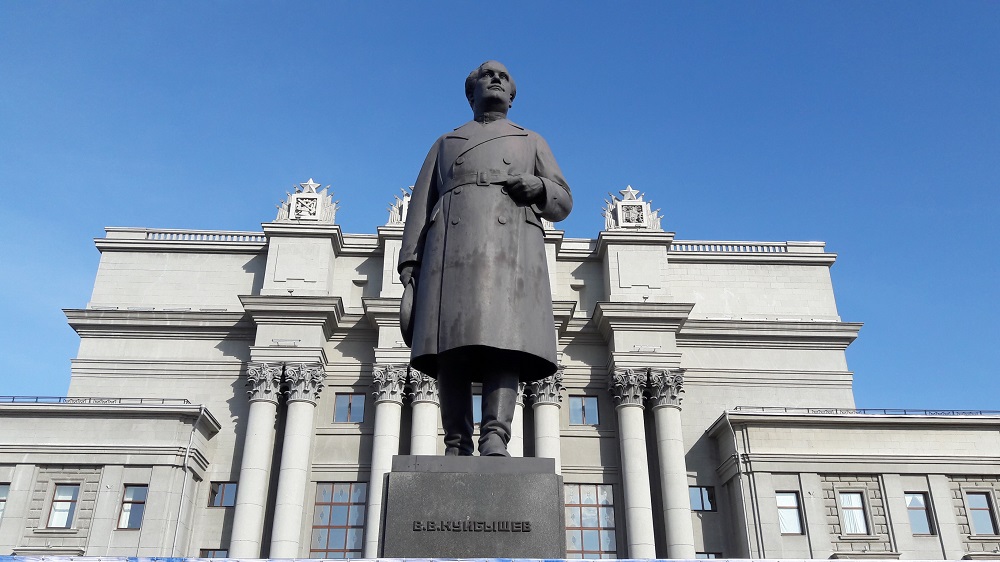 Estátua em homenagem a Kuibishev no centro de Samara (Foto: Fábio Aleixo)