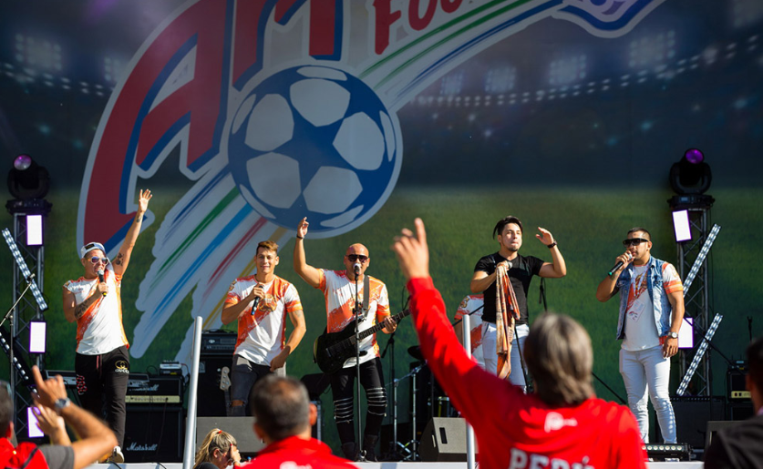 Banda peruana se apresenta após jogo do Art-football (Foto: Divulgação)