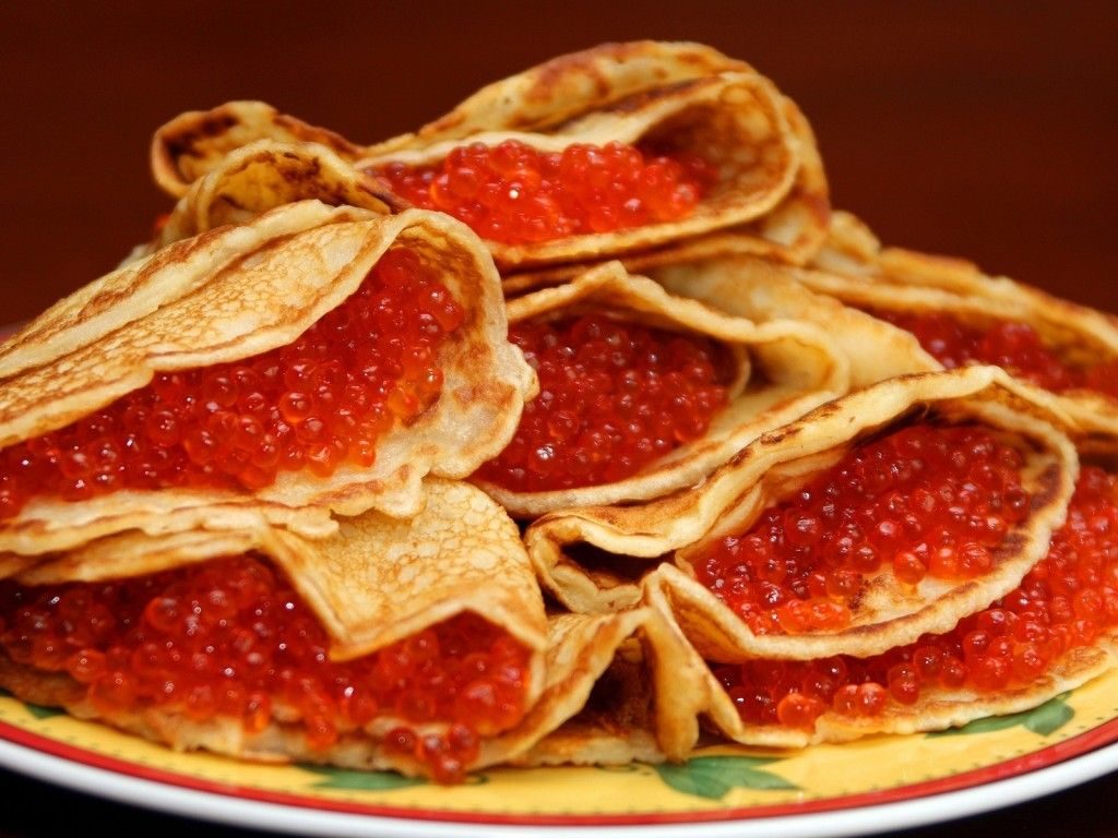 Blinis recheadas com caviar vermelho (Foto: Reprodução)