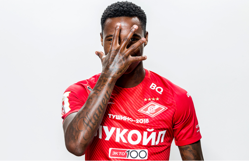 Promes mostra como costuma comemorar seus gols (Foto: Divulgação/Spartak)