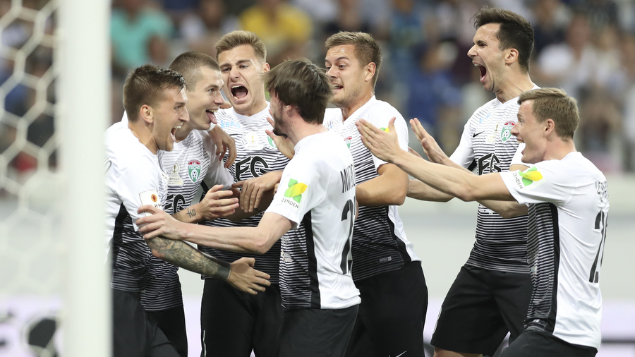 Jogadores do Tosno comemoram gol em último jogo da história da equipe (Mikhail Shapaev/Divulgação)