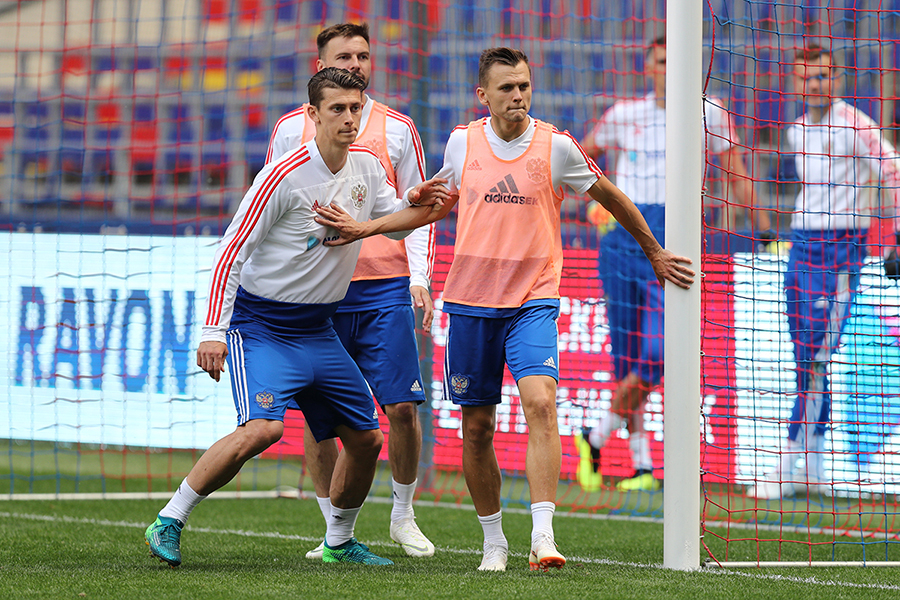 Jogadores da seleção russa durante treino para amistoso contra a Turquia (Foto: Divulgação/RFS)